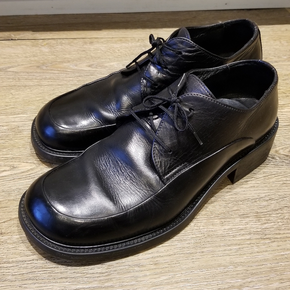 Kenneth Cole dress shoes, Made in Italy. Size 42